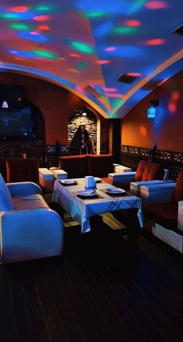 Restoran, kafelər: Azadliq metrosuna yaxin yerləşən pab, ümumi sahəsi 200 kv,m olan, ayi — 4