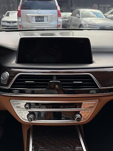 BMW: BMW 750: 2019 г. — 17