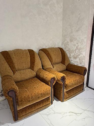 Divan və kreslo dəstləri: Klassik dəst: divan + 2 ədəd kreslo Hər biri yaxşı vəziyyətdədir — 7