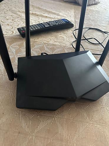 internet is: Tenda Wi-Fi routeri satılır. Tam işlək və saz vəziyyətdədir. Ev, ofis — 1