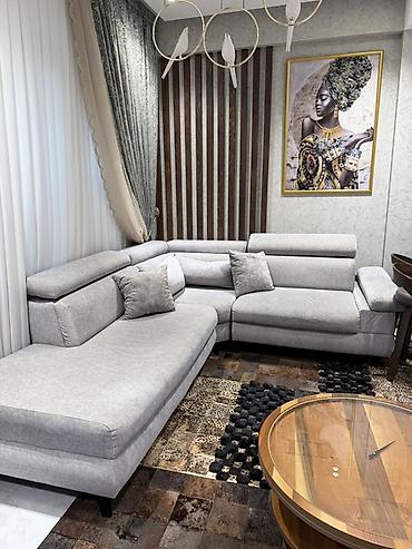 Divanlar: Müasir künc divan – açıq boz rəng, yumşaq toxumalı parça üzlük - — 1