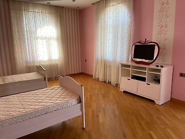 Дома: 300 м², 7 комнат — 7