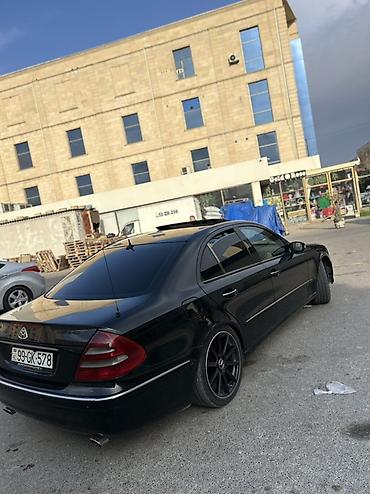 Mercedes-Benz: Mercedes-Benz E-Class: 2.7 l | 2003 il Sedan — 4