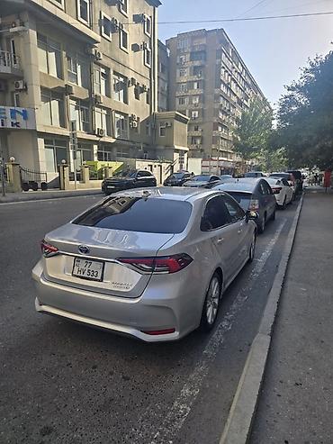 camry arxa stop: Toyota Corolla, gümüşü rəng, sedan gövdə. Rənglənməyib udarı vuruğu — 5