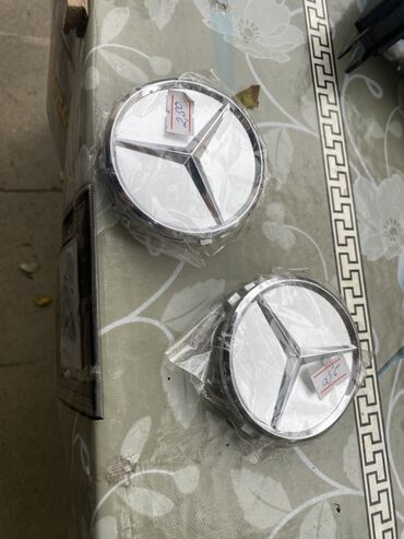 sinə şəkilləri: Məhsul: Mercedes-Benz təkər mərkəz qapaqları (hubcap/center cap) -