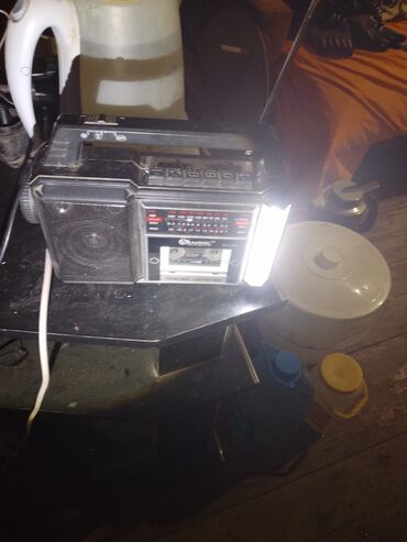 Микрофоны: Kasseta maqnitofonlu portativ radio və LED işıq - Marka/model: KADSUN