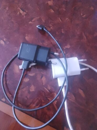 samsung kabel: İki ədəd orginal samsung teibsi adamdır.2si 20azn