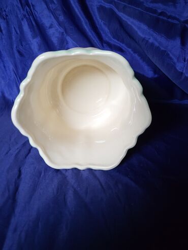 Ostali kućni dekor: Saksija nova iz 70tih. Saksija nova boja nije cisto bela,ide na — 4