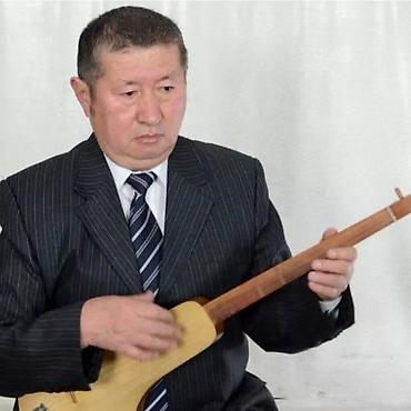 Комузы: Урматтуу комуз үйрөнүүчүлөр! Улуттук аспабыбыз комузду алгач колуңузга — 1