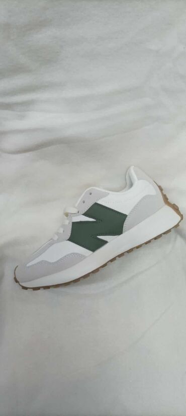 Women's Sneakers and athletic shoes: 10. NB Clasic
36/37-41
3600 din
BPM✨ — 2