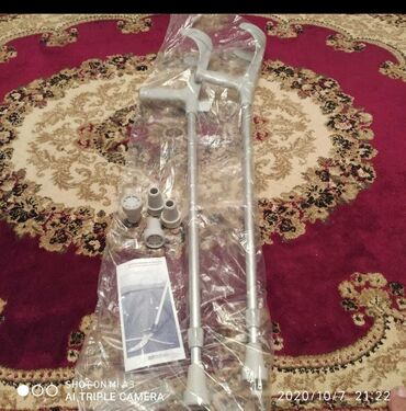 Yerimək üçün arabalar, çəliklər, əsalar, rollatorlar: Yeni, qablaşdırılmış qoltuqaltı ağaclar dəsti. Tənzimlənən hündürlüyə