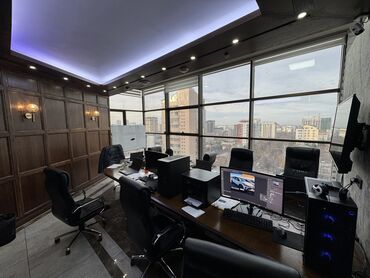 Офисы: Сдается комфортабельный, мебелированный офис в самом центре города