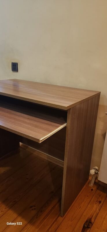 Sifarişlə taburetkalar: Düz masa, Polkalı, Siyirməli, Teksturalı laminat