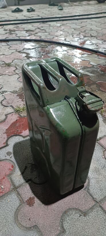 Ev üçün digər mallar: Kanistir 20 lt, 7 ədəd mövcuddur. Qeyd: Qiymət 1 ədəd üçün 25 Azn dir
