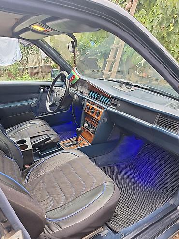diplomat guzgu: Mercedes-Benz 190 (W201) sedan - Kuzov: 4 qapılı sedan, tünd — 6