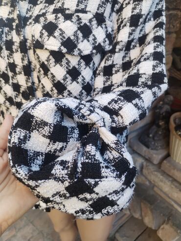 Sakoi: Amisu jakna vel L
Super ocuvana Pazuh po 65
Duzina 72 — 2