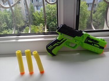 игрушечные машины: Игрушечный пистолет 3 патрона в комплекте