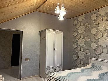 Günlük kirayə evlər: Satılır: iki mərtəbəli fərdi ev Xüsusiyyətlər: - 2 mərtəbə, geniş — 5