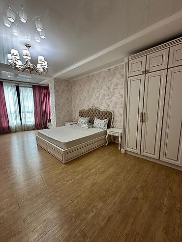30: 3-комнатная квартира в аренду. $1 500/мес ≈ 166 250 сом Исанова / — 2