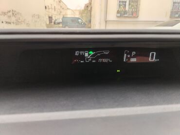 Toyota: Toyota Aqua hibrid hetçbek - Gövdə: 5 qapılı hetçbek, ağ rəng - Güc — 6