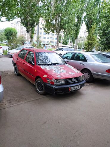 машина вента: Volkswagen Vento: 1993 г., 1.8 л, Бензин, Седан