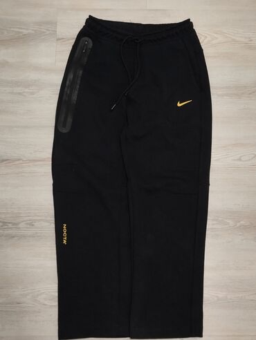 Спортивные костюмы: Спортивный костюм, M (EU 38), Nike, Б/у, цвет - Черный, Самовывоз, Платная доставка