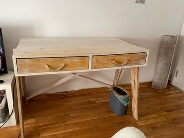 sto za trepavice: Desks, Rectangle, Wood, Used