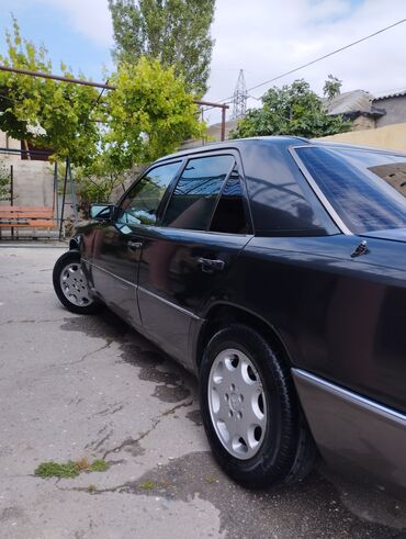 Mercedes-Benz: Mercedes-Benz E 250: 2.5 l | 1993 il Sedan -da lalafo.az — 5 Mercedes-Benz: Mercedes-Benz E 250: 2.5 l | 1993 il Sedan — 5