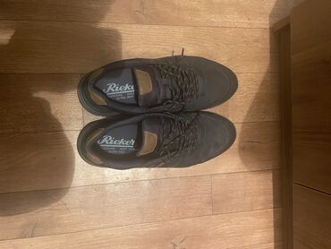 треккинговые ботинки: Продаю новые кроссовки Рикер из нубука(кожа). Одел один раз размер не