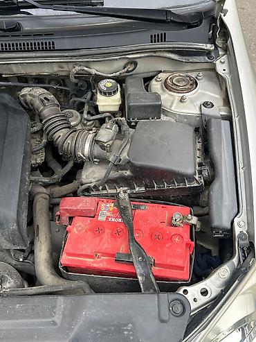 Toyota: Toyota Corolla hatchback (E120), gümüşü rəng. - Kuzov: 5 qapılı — 10