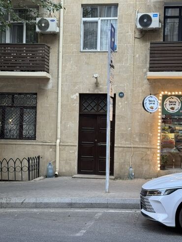 Köhnə tikili: Bakı, 28 May, 4 otaqlı, Köhnə tikili, m. İçərişəhər, 96 kv. m -da lalafo.az — 17 Köhnə tikili: Bakı, 28 May, 4 otaqlı, Köhnə tikili, m. İçərişəhər, 96 kv. m — 17