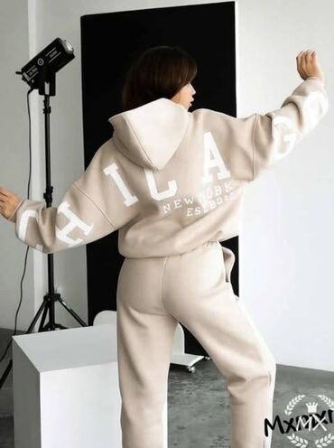 Gornji i donji deo: Termo 
3200 din 
S, M nije za vise
ij — 7