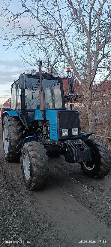 Traktorlar: Belarus MTZ traktoru - Güclü dörd silindrli dizel mühərrik - Ön və — 3