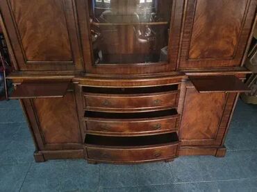 Stilske vitrine: Vitrina u odlicnom stanju. Izuzetno lepo ocuvana. Visina 220cm Sirina na lalafo.rs — 6 Stilske vitrine: Vitrina u odlicnom stanju. Izuzetno lepo ocuvana. Visina 220cm Sirina — 6