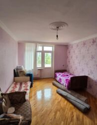 Uzunmüddətli kirayə mənzillər: Uzun muddetli kiraye verilir . Oz evimdi makler deyilem . Azadliqda — 10