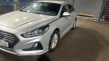 автокредит без первоначального взноса бишкек: Современный седан Hyundai Sonata серебристого цвета с элегантным