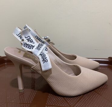 Tuflilər: Tuflilər, Dior, Ölçü: 39, rəng - Bej, İşlənmiş