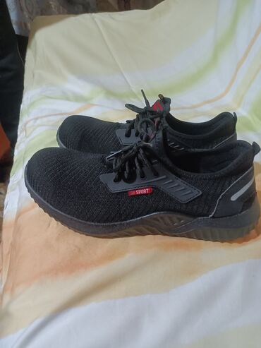 Krasofkalar və idman ayaqqabıları: Salam teklukesizlik ayablari tezedi 42razmer super gorunuşu var burnu — 9