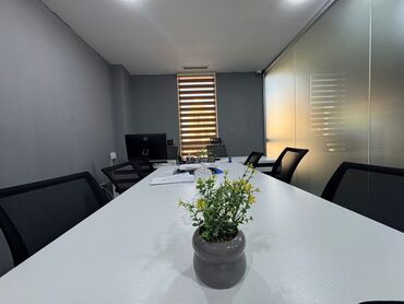 купить стол для компьютера: 🪑 İşlənmiş ofis mebeli satılır – ideal vəziyyətdə 🖥️ 6 nəfərlik