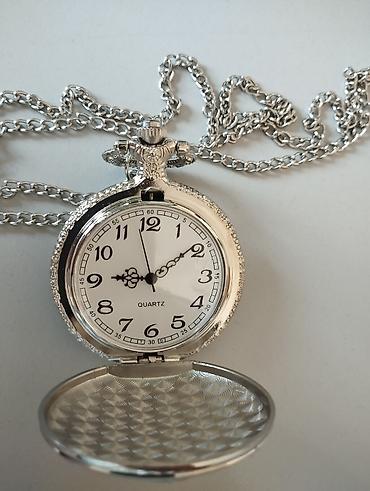 белые часы: Элегантные карманные часы с кварцевым механизмом. Корпус часов — 3