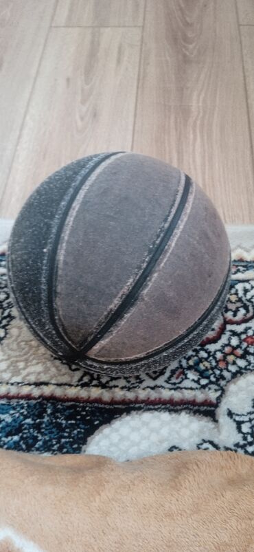 оригинальные волейбольные мячи: Баскетбольный мяч б/у продам за 300сом