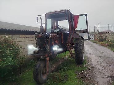 yan şüşə: Traktor MTZ-80/tipli, kabinalı Xüsusiyyətlər: - Dizel mühərrik, ön — 3