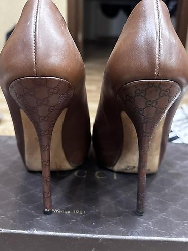 gucci ayaqqabı: Gucci qadın tuflisi orjinal
Razmer 38 yarim
35 manat — 3