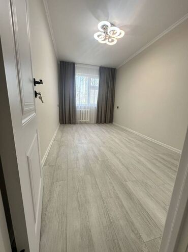 продам 3 х ком кв в мкр: 3 комнаты, 57 м², 104 серия, 3 этаж, Евроремонт