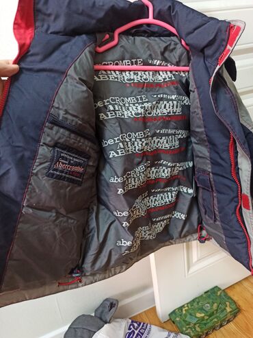 зимние батинки: Зимняя куртка Abercrombie, оригинал на 4-5 лет в хорошем состоянии