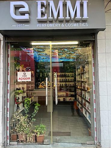 hal hazırda: EMMI Perfumery & Cosmetics – 1972-dən ətir və kosmetika mağazası — 1