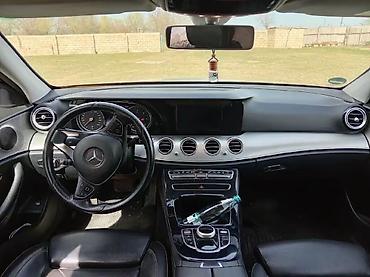 Mercedes-Benz: Mercedes-Benz E-Class: 2 l | 2017 il Sedan — 8