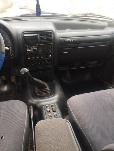 QAZ: QAZ 3110 Volga: 2.4 l | 1999 il 25800 km Sedan — 9