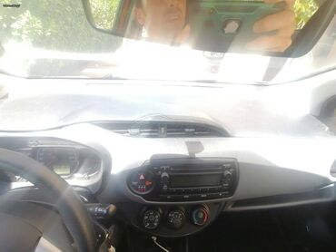 Toyota: Toyota Yaris: 1 l. | 2015 έ. Χάτσμπακ — 2
