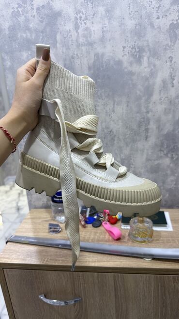 Kürklər: Her biri yeni ve ya 1 defe geyinilmis suba modeli 1:1 copy yeni,sonra — 9